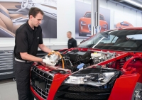Montaż pierwszych egzemplarzy Audi R8 e-tron