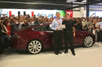 Tesla przekazała pierwszy egzemplarz Modelu S klientowi
